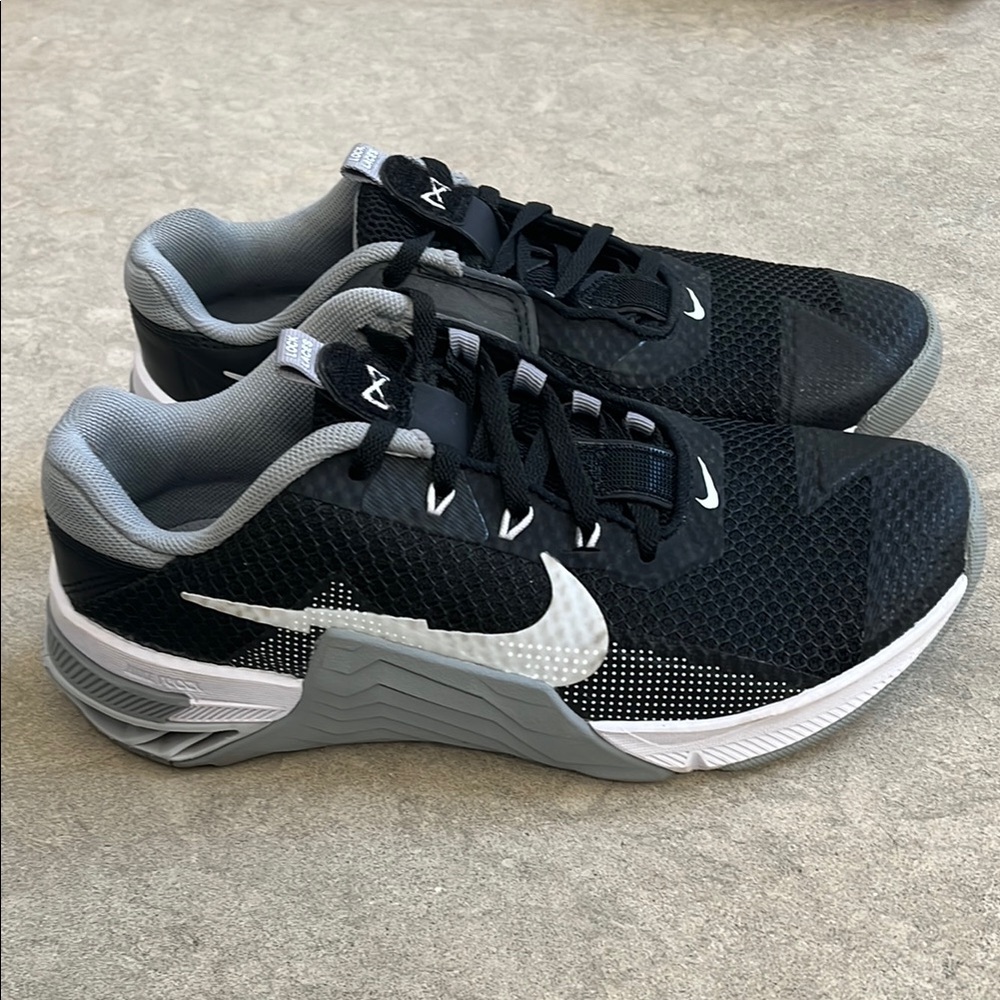 Like New - Nike Metcon 7 - Men’s Size 6 (Women’s Size 7.5)